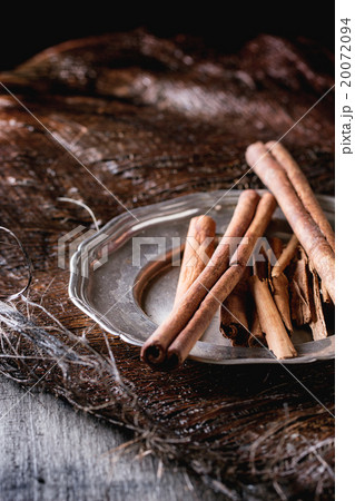 Cinnamon sticks on plate Cinnamon sticks on plate 20072094