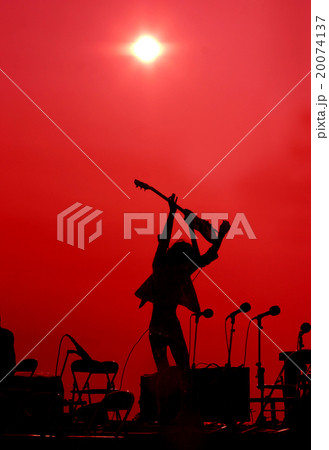 熱演! 出雲崎夕日コンサートにて 20074137