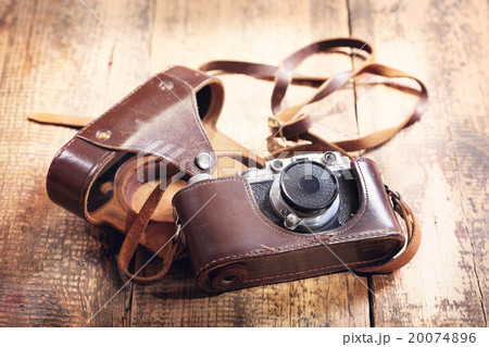 old retro camera 20074896