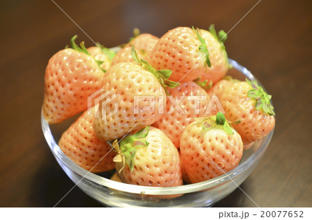 白いイチゴ 20077652