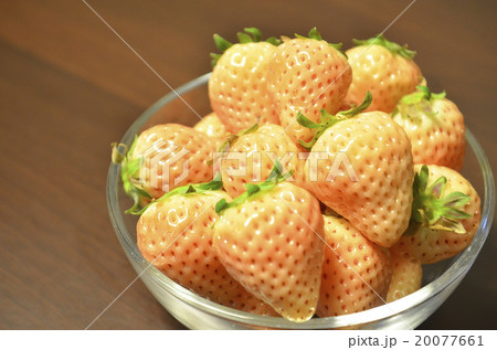 白いイチゴ 20077661