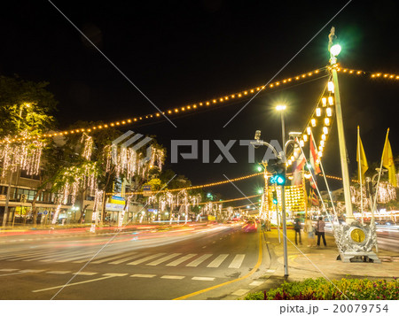 Road light movement along Rajdamnoen avenue 20079754