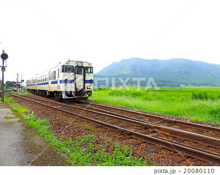 豊肥本線　赤水駅を出発する、宮地行き普通列車 20080110