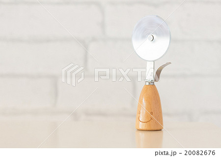 Pizza cutter knife on table Pizza cutter knife on table 20082676