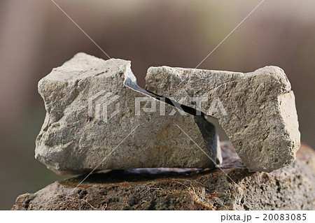 割れた岩 の写真素材 0085