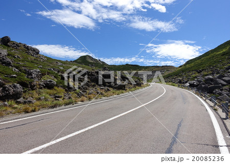 乗鞍スカイラインを上っている途中、森林限界を超えてもまだ上る 20085236
