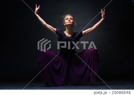 Young beautiful modern style dancer posing on a Young beautiful modern style dancer posing on a 20086648