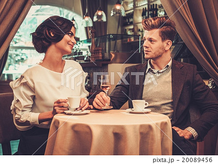 Stylish wealthy couple drinking coffee in restaurant. 20089456