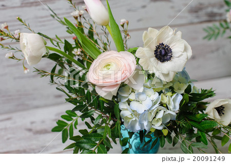 Bouquet  in vase of glass. 20091249