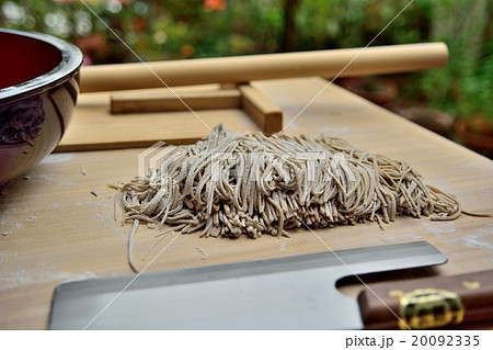 家庭での蕎麦打ち 20092335