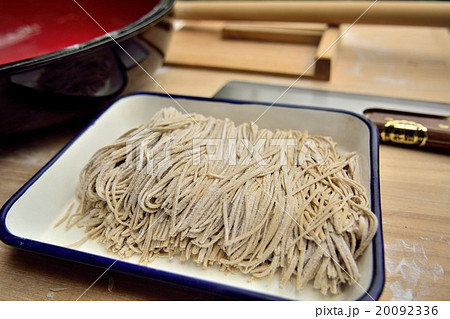 家庭での蕎麦打ち 20092336