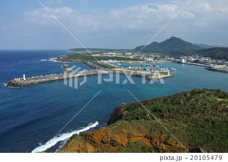 与那国島　西崎より久部良港を望む 20105479