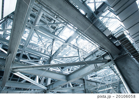 建設現場の鉄骨 20106058