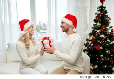 happy couple at home with christmas gift box 20110195