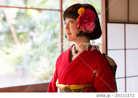 Furisode (kimono with long, trailing sleeves) Furisode (kimono with long, trailing sleeves) 20111572