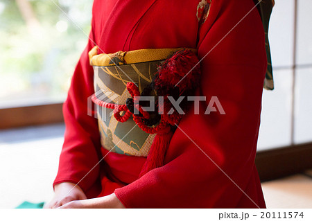 Furisode (kimono with long, trailing sleeves) 20111574