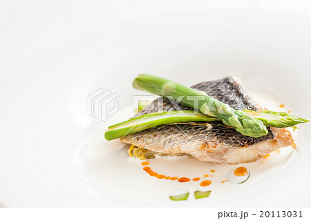 white fish with asparagus 20113031