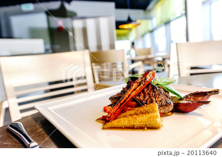 steak with vegetables 20113640