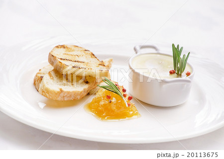 pate with toast 20113675