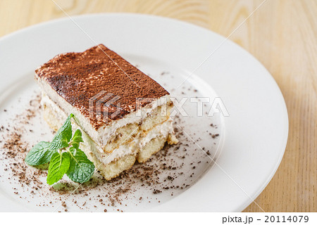 tiramisu cake 20114079