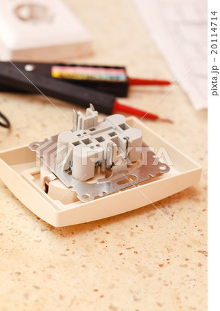 Electric board and a soldering iron 20114714