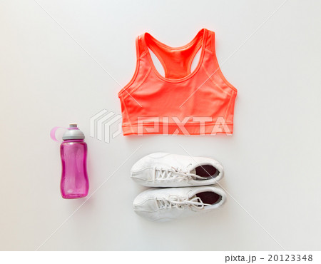 close up of female sports clothing and bottle set 20123348
