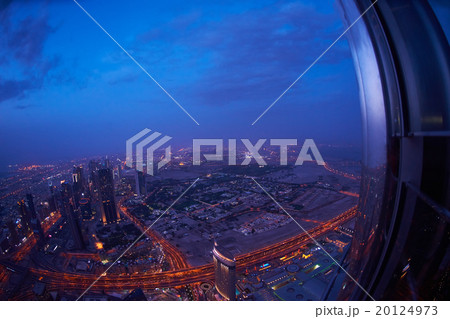 Dubai night skylin 20124973