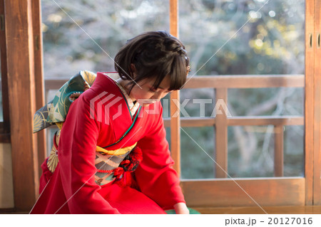 Furisode (kimono with long, trailing sleeves) 20127016