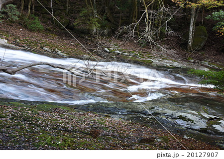 晩秋の滑床渓谷 20127907