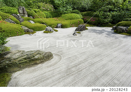 明月院の枯山水庭園の砂紋の写真素材 1243