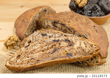 dried plums bread 20128573