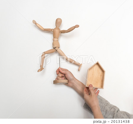 家から逃げる人形 家から逃げる人形 20131438