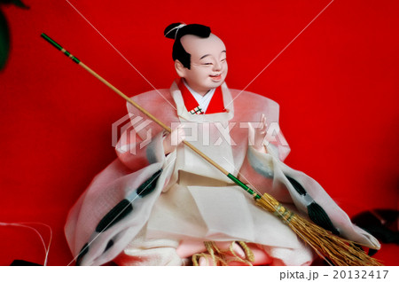 雛人形　ほうきを持った笑顔の衛士（えじ）　三人上戸（さんにんじょうご） 20132417