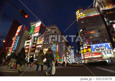 新宿歌舞伎町前交差点 20133070