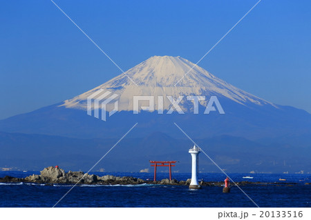 富士山と葉山灯台 20133516