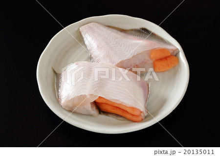 魚卵付きの赤カレイの写真素材