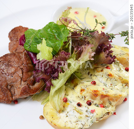 Potatoes with meat in cream sauce with pepper 20135945