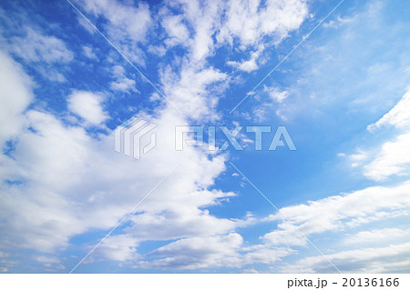 青空 空 雲 冬の空 背景 背景素材 12月の写真素材