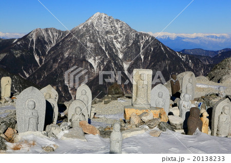 南アルプス・地蔵岳の石仏と甲斐駒ヶ岳・北アルプス 20138233