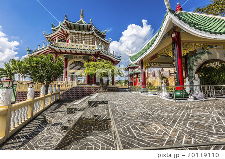 Pagoda and dragon sculpture of the Taoist Temple 20139110