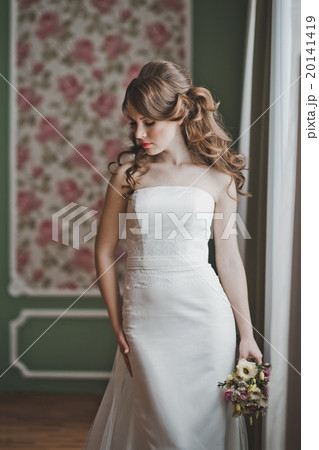 The girl looks in a floor 2680. 20141419