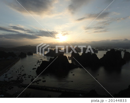 ベトナム 世界遺産 ハロン湾 朝日 ベトナム 世界遺産 ハロン湾 朝日 20144833