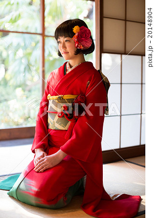 Furisode (kimono with long, trailing sleeves) Furisode (kimono with long, trailing sleeves) 20148904