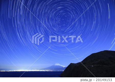 富士山と星の軌跡 20149153