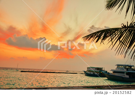 Sunrise on a tropical island in the Indian Ocean.  20152582