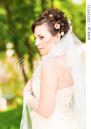 Beautiful bride with fashion wedding hairstyle  20154311