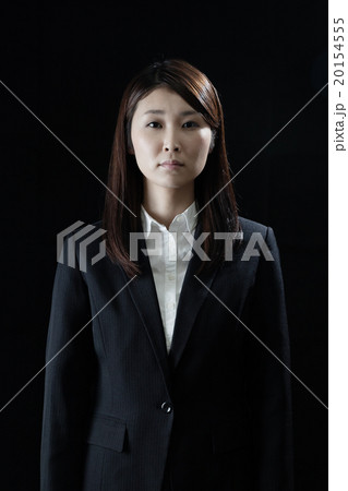 茫然とする女性 絶望 茫然とする女性 絶望 20154555