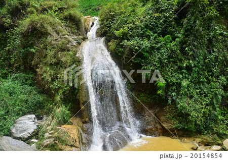 ベトナム北部 バクハ郊外の滝 ベトナム北部 バクハ郊外の滝 20154854