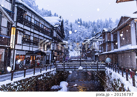 銀山温泉の雪景色の写真素材