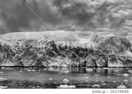 Svalbard Spitzbergen island glacier view 20159090